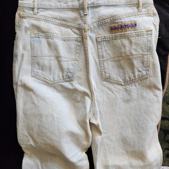 vintage light wash jeans with design - Picture 5 of 8
